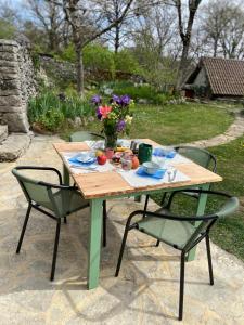 Maisons de vacances Gites sur Le Causse de St CHELS, charme sport et detente : photos des chambres