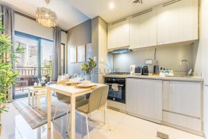 City Views 1BR with Balcony Near Dubai Water Canal, Zada Tower, Business Bay by Deluxe Holiday Homes