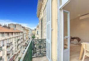 Nestor&Jeeves - PEPYTE - Design - Near Beach