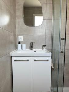 Appartements Entre Nantes et aeroport - Arrivee autonome 24h sur 24h : photos des chambres
