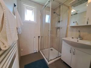 Tiny chalet Zeeland, centraal gelegen & natuur rondom VP028