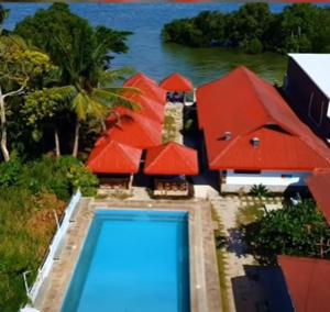 Cockatoo Pool & Beachfront Transient Your Relaxing Family Getaway by the Sea