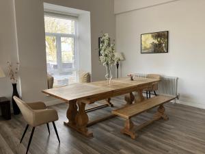 Yr Hen Ysgol- The Old Primary School