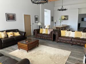 Yr Hen Ysgol- The Old Primary School