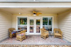 Lakeside Getaway with Patio on Lady Bird Lake