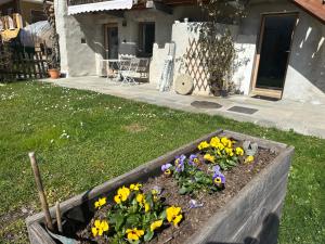 Dans hameau, près des pistes logement de plein pied au calme