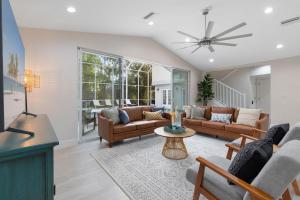 3 min to beach with 3 king ensuites and private pool