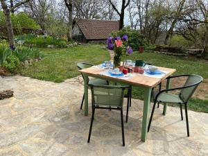 Maisons de vacances Gites sur Le Causse de St CHELS, charme sport et detente : photos des chambres