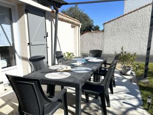 Maisons de vacances Maison 5 pieces avec wifi, pres plage et centre, Brem sur Mer - FR-1-224A-73 : photos des chambres