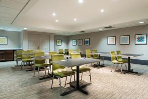 Holiday Inn Express & Suites - Columbus Airport East by IHG