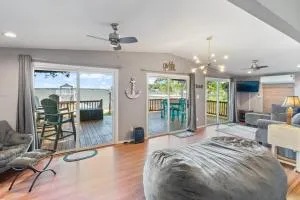 That Little Lake House - Enchanted Oaks