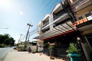 OYO 465 Krung Kao Traveller Lodge