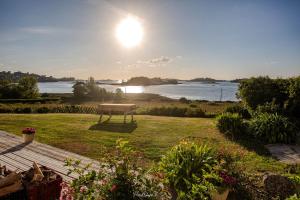 Maisons de vacances Maison pour 7 - Superbe vue mer depuis le jardin : photos des chambres