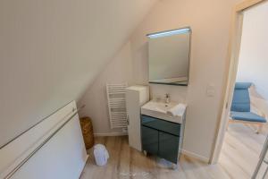 Maisons de vacances Maison pour 7 - Superbe vue mer depuis le jardin : photos des chambres