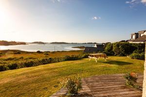 Maisons de vacances Maison pour 7 - Superbe vue mer depuis le jardin : photos des chambres