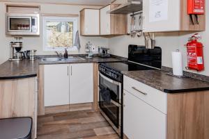 Home under a waterfall 7 mins from Glacier Lagoon