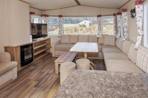 Home under a waterfall 7 mins from Glacier Lagoon