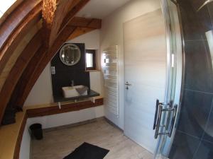 Appartements Gite autonome, La grange a foin, piscine ! : photos des chambres