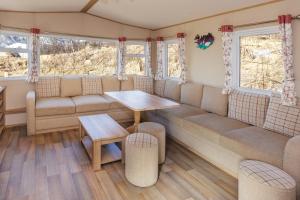 Home under a waterfall 7 mins from Glacier Lagoon