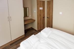 Home under a waterfall 7 mins from Glacier Lagoon