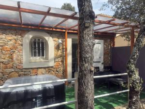 votre Cocon en pierre et son spa en option gîte le repos des chênes