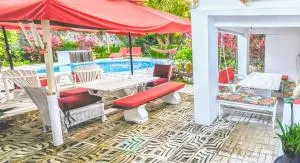 Vista Azul - Garden View Apartment with Beach Access - Cornwall Barracks