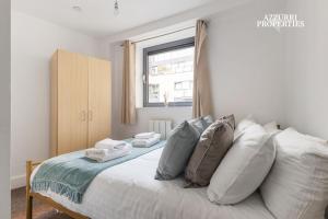 Two Bedroom Apt Monthly Stays at Millharbour By Azzurri Properties Short Lets & Serviced Accommodation Canary Wharf With Free WiFi