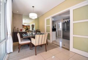 Elegante Casa com Piscina - João Paulo - CEN006