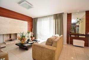 Elegante Casa com Piscina - João Paulo - CEN006