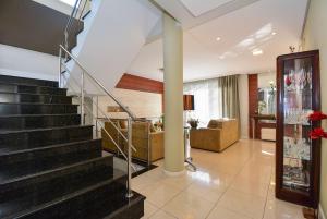 Elegante Casa com Piscina - João Paulo - CEN006