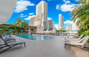 2b 2b Beautiful Apmt in Hallandale Beach with beach service