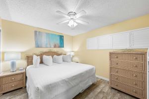 Holiday Surf and Racquet Unit 118