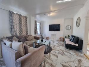 4th Flr Fantastic 3 bedroom Flat in W2-G15