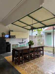 Charming Colonial Home near Botanical Garden