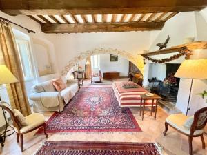 Adam House, exclusive Pool, outstanding views, vast garden, aircon, sleeps 8