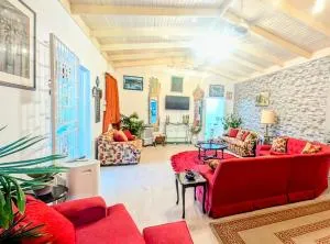 Vista Azul Entire Home with Free Parking - Cornwall Barracks