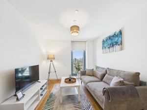 NEW! 1BR in Media City