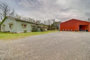 Outdoorsy Getaway Near Atoka Hunt, Fish and Relax! - Ada