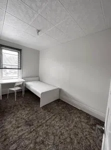 Rooms available downtown Winnipeg - Matlock