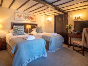 Black Boy Twin Room room in The Black Boy Inn
