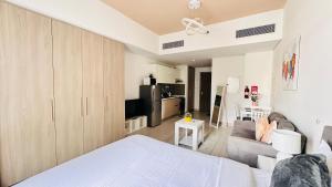 OYO HOME 1364 Fully Furnished Studio Apartments Jvc