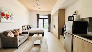 OYO HOME 1364 Fully Furnished Studio Apartments Jvc