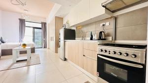 OYO HOME 1364 Fully Furnished Studio Apartments Jvc