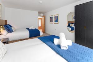 Flatzy - Prime City Apartment with Free Parking & Ping Pong Table