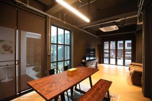 Chic Ekkamai Escape Near BTS, Dining & Nightlife
