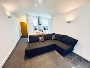 Stylish 1 Bedroom Flat in the Heart of Staines - 斯坦斯