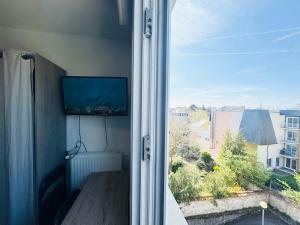Appartements STUDIO A 300 METRES DE LA GARE et 25 MINUTES DE PARIS EN TRAIN : photos des chambres