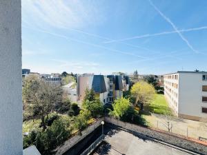 Appartements STUDIO A 300 METRES DE LA GARE et 25 MINUTES DE PARIS EN TRAIN : photos des chambres