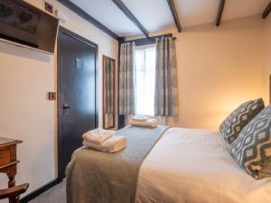 Black Boy (very small) Standard uk double bed room in The Black Boy Inn
