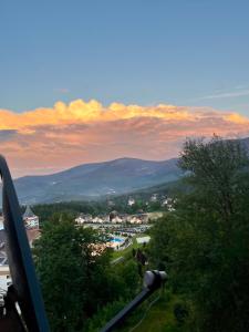 Weranda Śnieżka klimatyczne mieszkanie z widokiem na Śnieżkę 10 minut do wyciągów i Świątyni Wang, parking w cenie